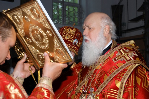Про то, как поп Киевского Патриархата поучаствовал в рейтинге Правмира, и что из этого вышло, а ещё http://cs10516.vkontakte.ru/u139041469/137231573/x_51b5f634.jpg